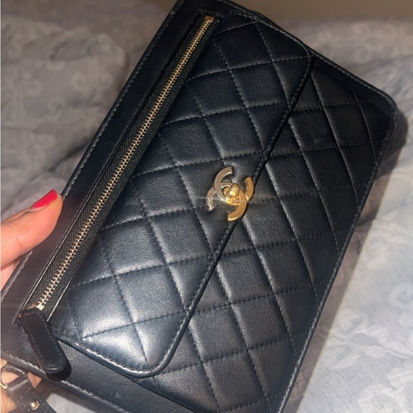 Chanel  pouch bag! - Picture 6 of 9